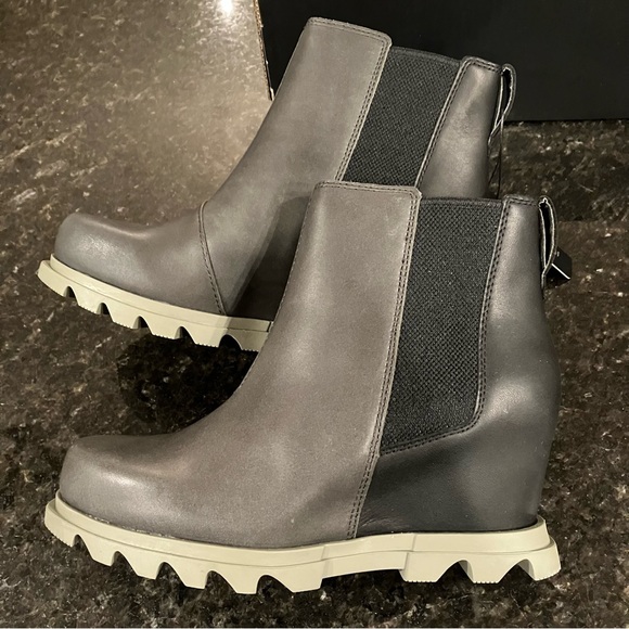 New Sorel Joan of Arctic Wedge III Chelsea Bootie, Waterproof Leather Ankle Boot - Picture 2 of 16